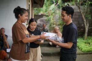 Student in Karangasem receives his supplies