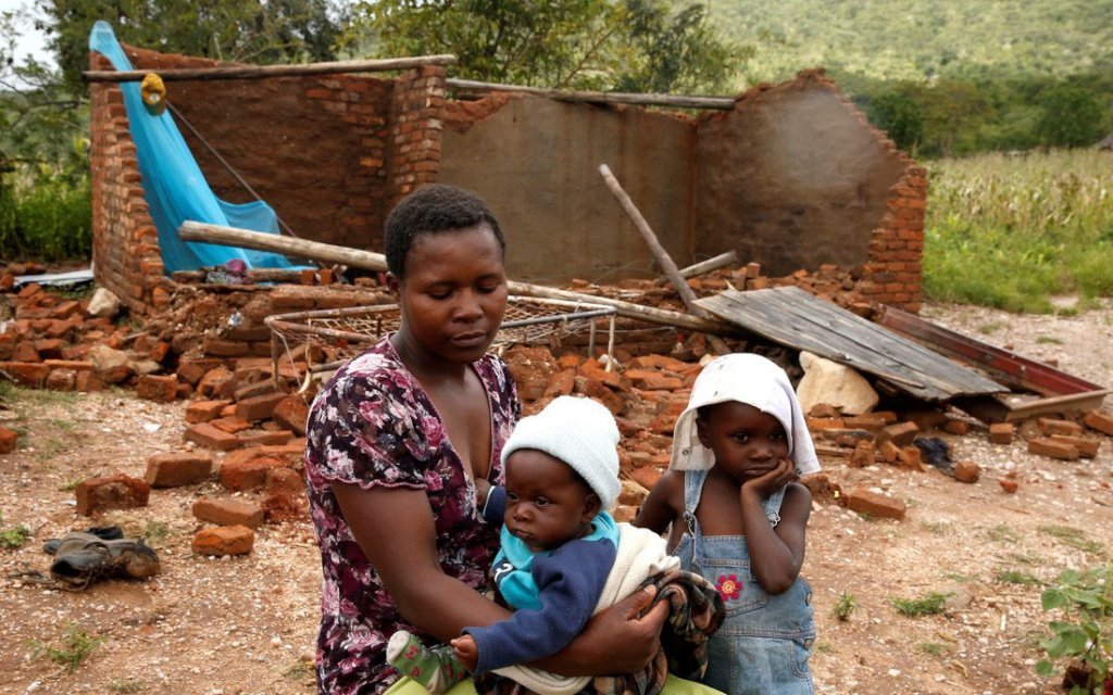 DE traumatizing Chimanimani Cyclone IDAI Victims.