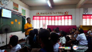 Teaching the importance of saving in class