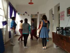 Women together at Casa Comunidad's workshops.