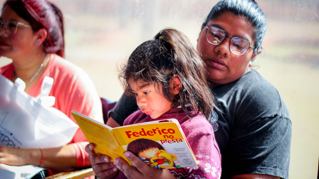 Connect poor preschoolers to books in Tucuman