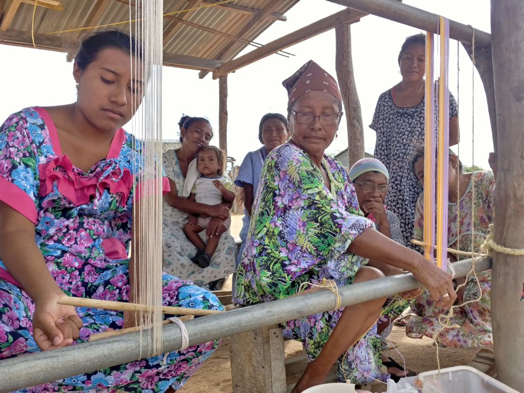 Empower WAYUU women through handcrafted bags