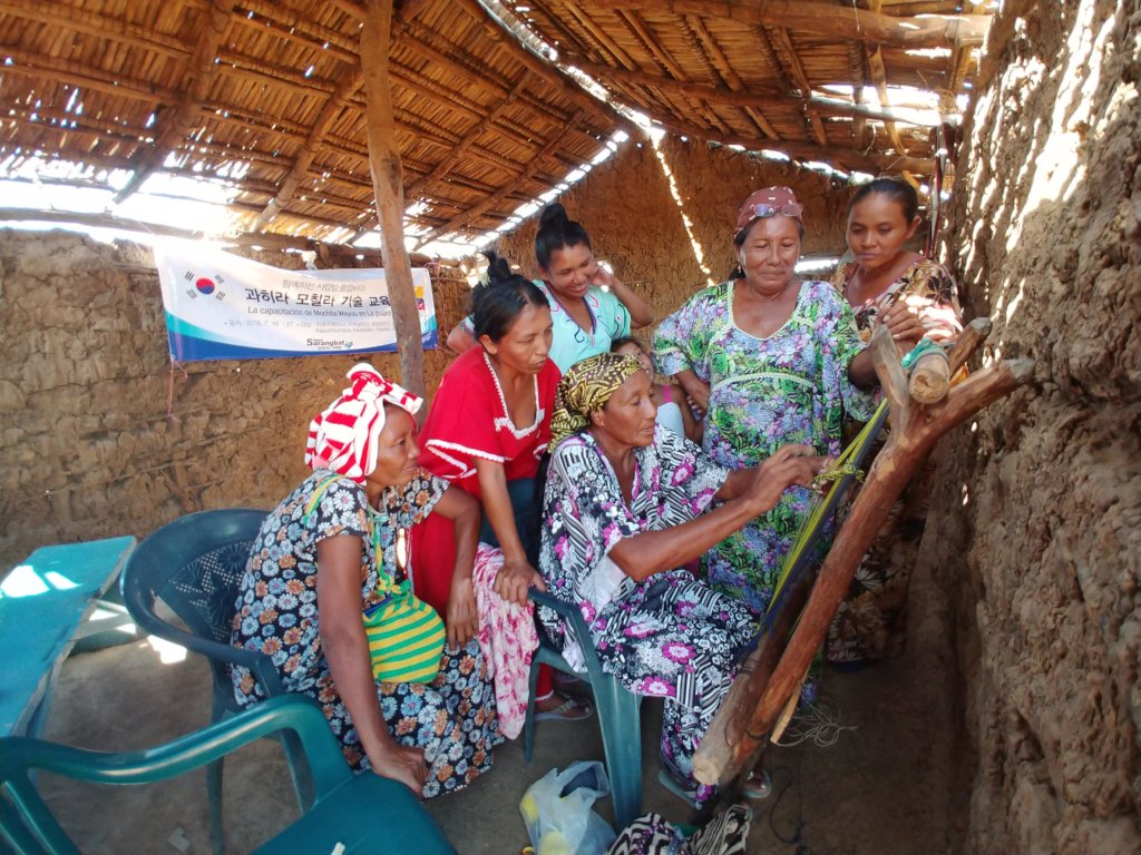 Empower WAYUU women through handcrafted bags
