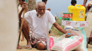 Food basket distribution in Hudaydah
