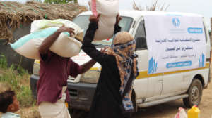 Food basket distribution in Hudaydah