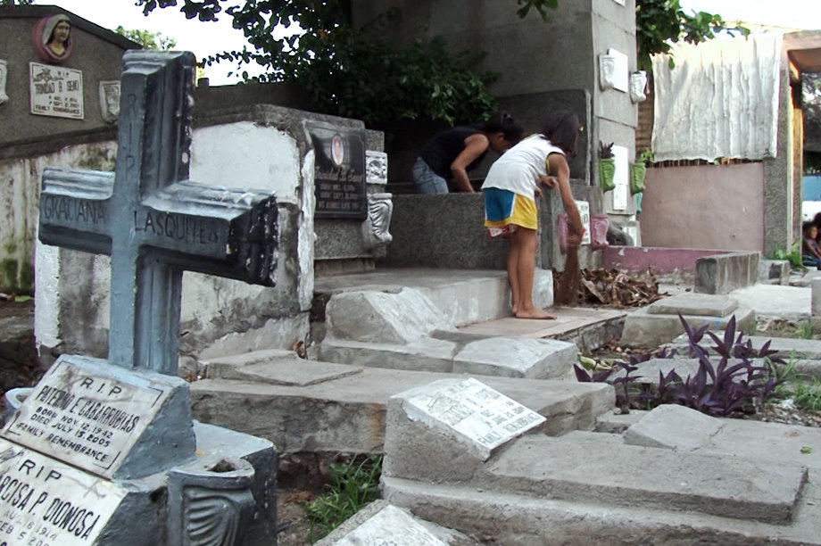 The children who clean the cemetery