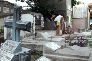 The children who clean the cemetery