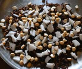 Add coconut slices & broken chickpeas to the dish!