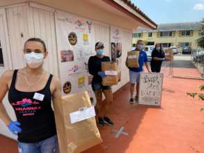Arianna's Center Meal Distribution