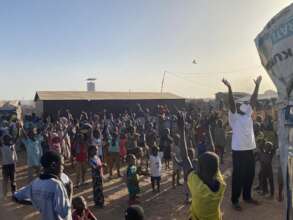 Solo teaching at the Faladje IDP Camp
