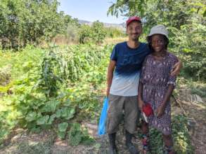 EcoHub volunteers Matteo and Laikah at the farm
