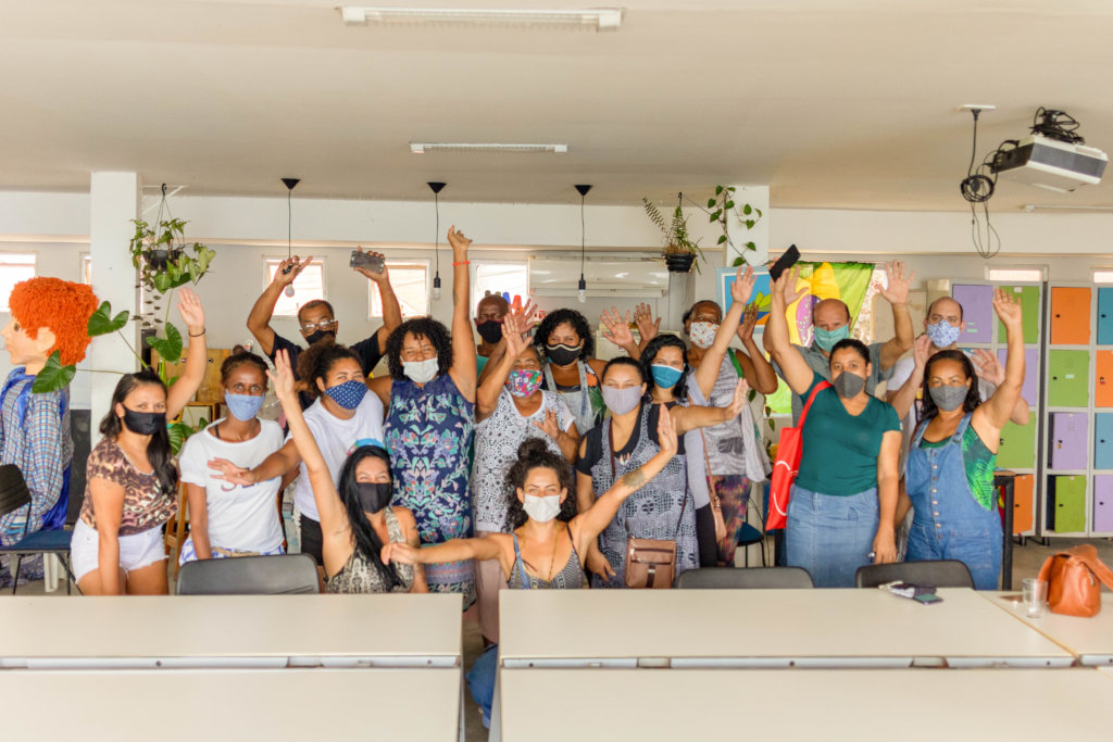 Organic food & education for families in Rio slum