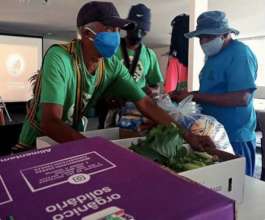 Organic food & education for families in Rio slum