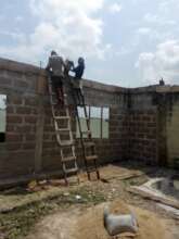 Built concrete parapet for stable roof