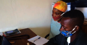 Program radio hosts in Mozambique during COVID-19.