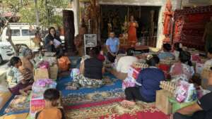 cooperated with monk for emergency food distribute