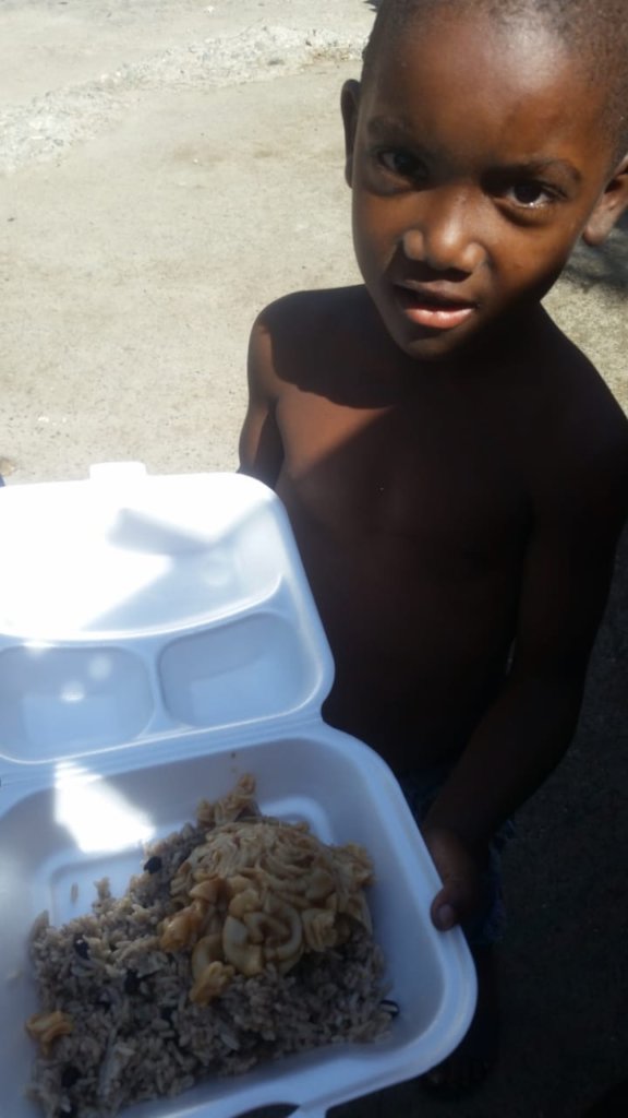 Help families affected by COVID-19 in the DR
