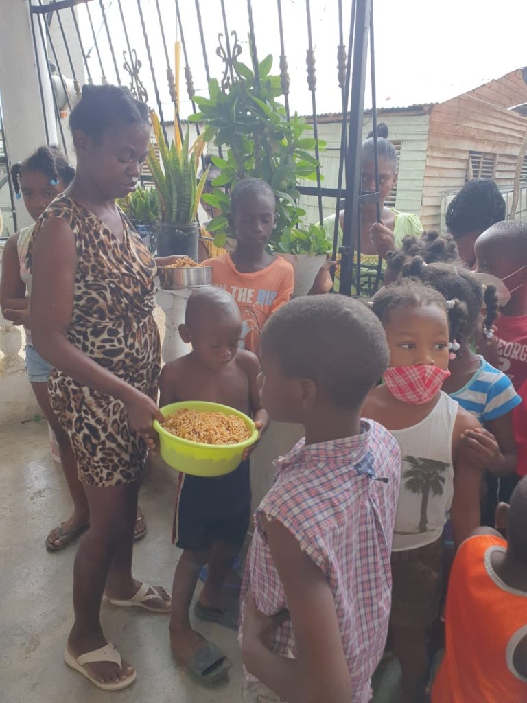 Help families affected by COVID-19 in the DR