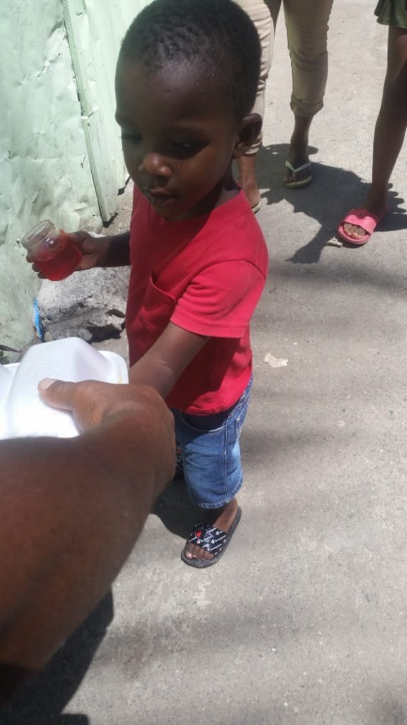 Help families affected by COVID-19 in the DR