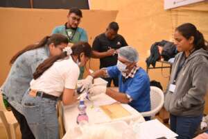 First-aid desk for injured birds
