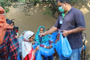 woollen gloves distributed