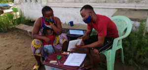 Home Visitor role-plays lit. activity with parent