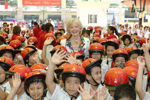 Australian Governor-General donates child helmets