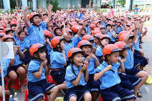 Students shout "I Love Helmets" in Ho Chi Minh