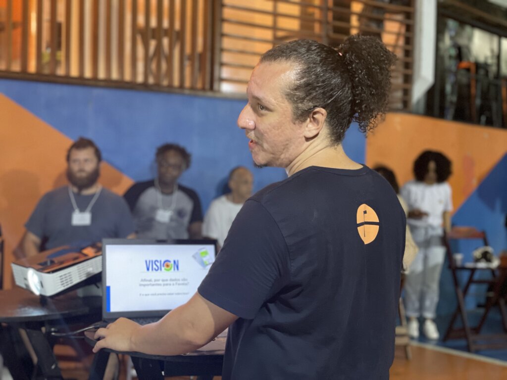 Connecting Brazilian Slum Residents to Resources