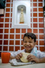 Student eating arepa