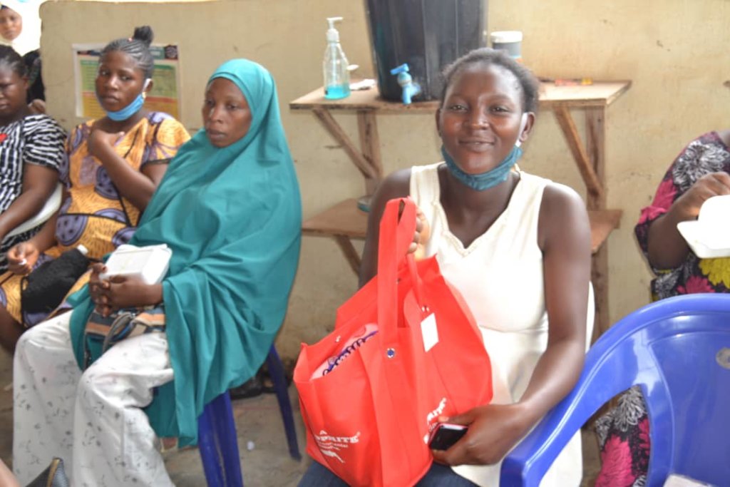 PROVIDE FOOD ITEM FOR 300 NIGERIA VULNERABLE WOMEN