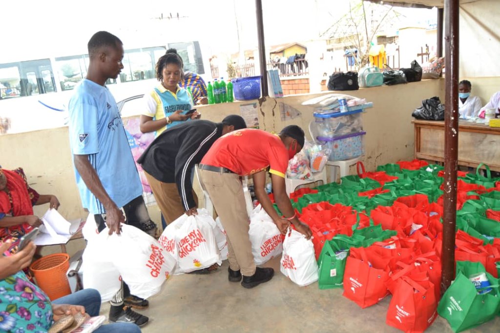 PROVIDE FOOD ITEM FOR 300 NIGERIA VULNERABLE WOMEN