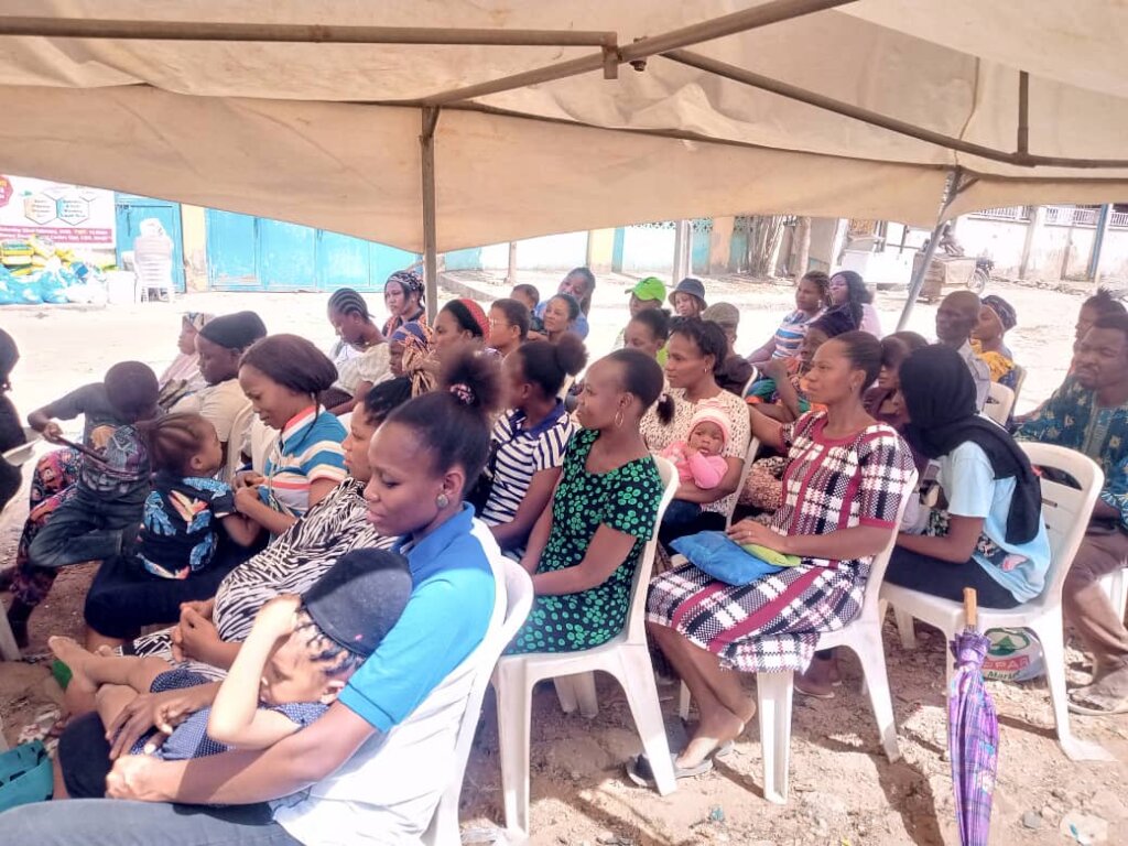 PROVIDE FOOD ITEM FOR 300 NIGERIA VULNERABLE WOMEN