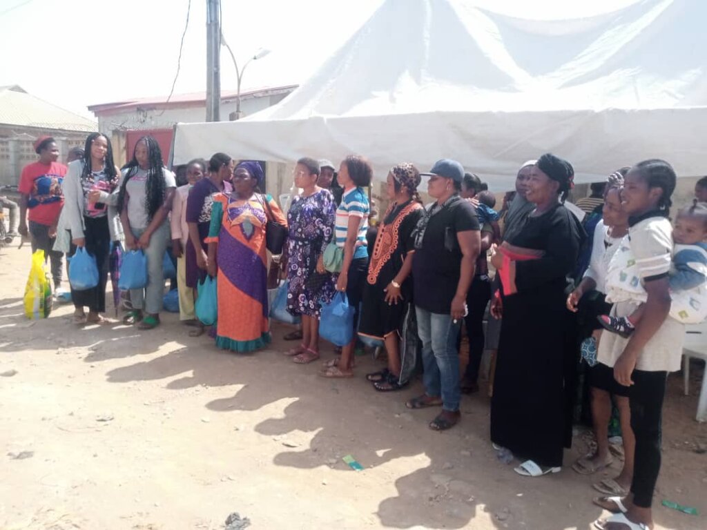 PROVIDE FOOD ITEM FOR 300 NIGERIA VULNERABLE WOMEN