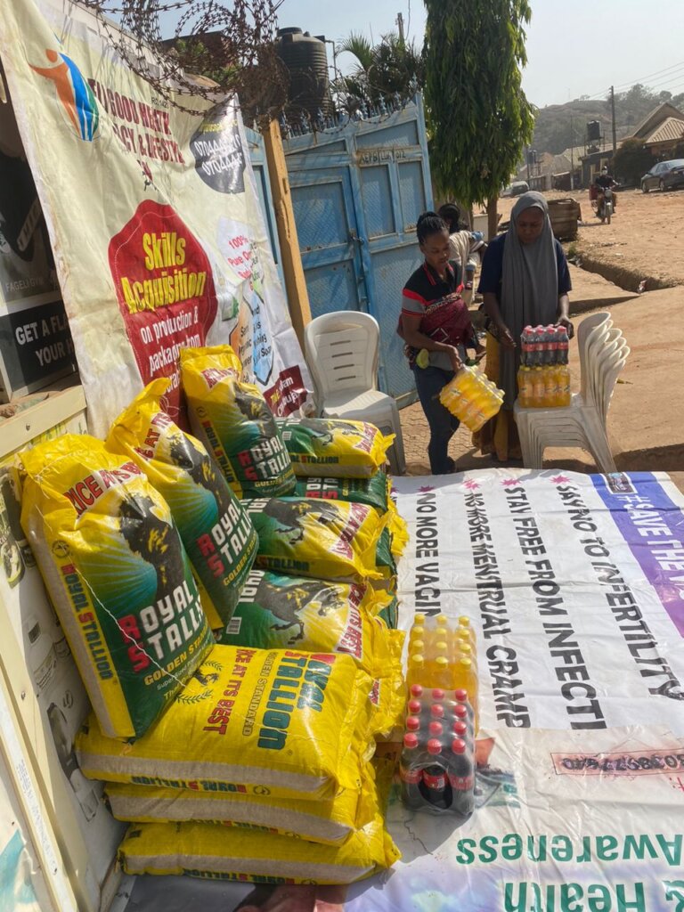 PROVIDE FOOD ITEM FOR 300 NIGERIA VULNERABLE WOMEN