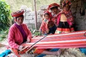 Awamaki weaver Valentina and her family