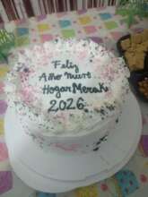 Girls made a Cake all together to recibe the 2026