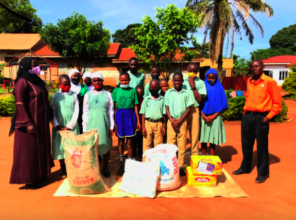 Students with a food delivery; thank you donors!