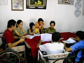 Phan Uyen Nghi (back row, second from right)