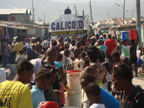 Haitians Line up for Clean Water