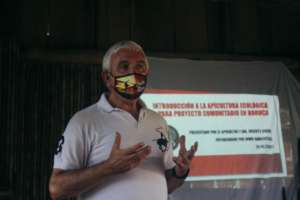 Vicente Giner, specialist in Organic Beekeeping.