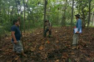 Dr. Karen Holl visits the Boruca community