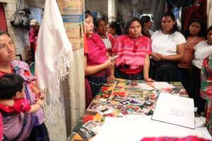 Artisans sharing knowledge