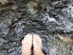 Asylum seekers 17 Oct 2021 - Feet in water
