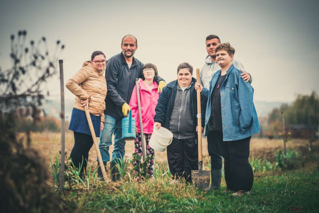 SUPPORT CROATIAN CHILDREN CARING FOR EACH OTHER