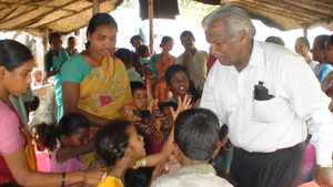 children receiving snacks
