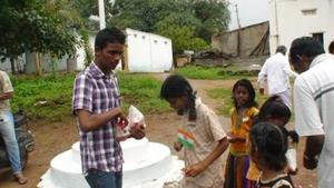 children receiving snacks