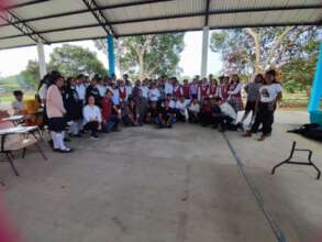 Group photo with young people from Quiringuicharo