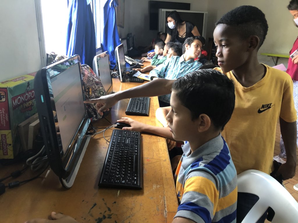 " Computers for poor children in Colombia"