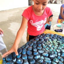 Children adding thumbprints